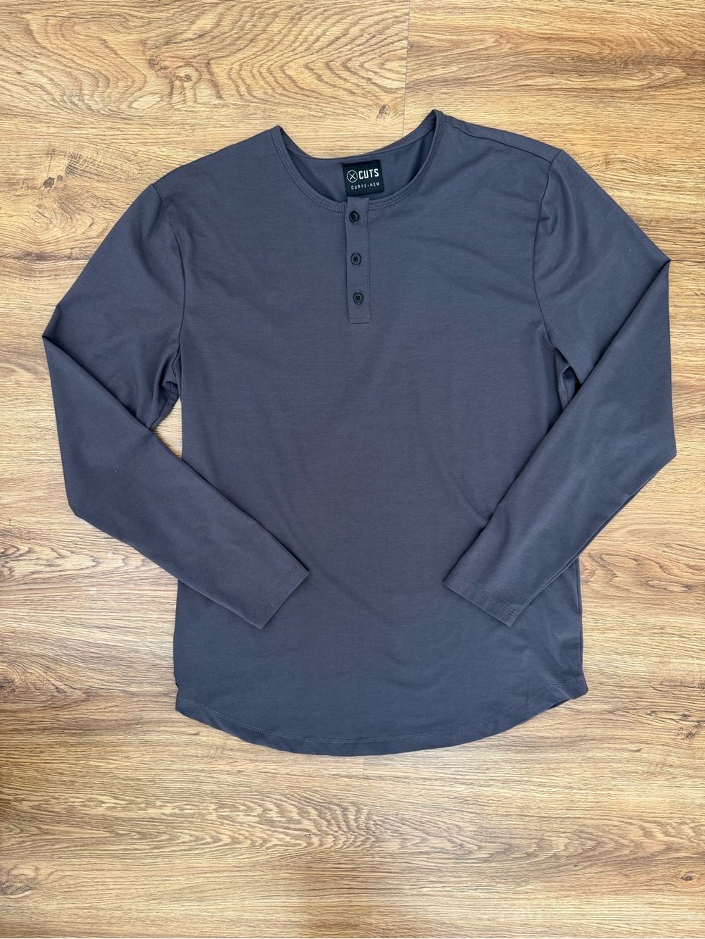 Cuts Clothing Men's Long-Sleeve Charcoal Henley